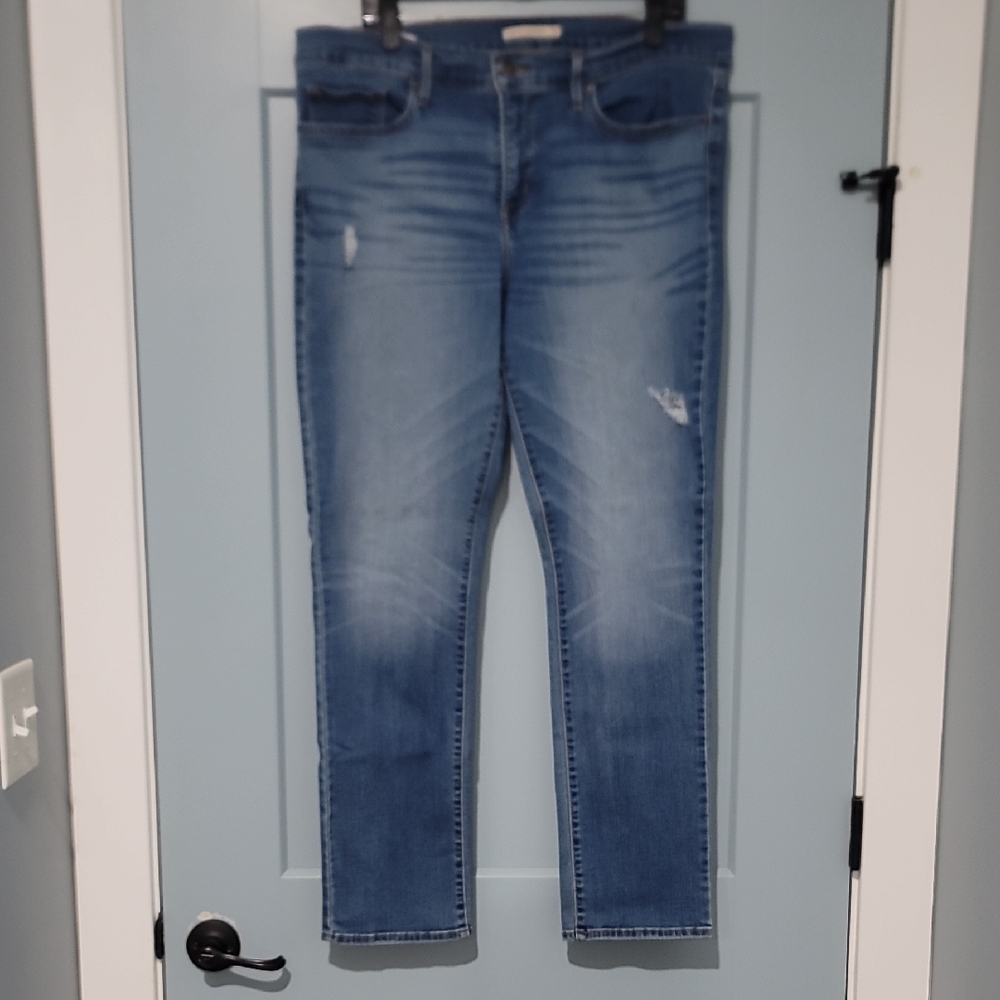 Levi's Women's Bootcut Distressed Jeans in Classic Blue